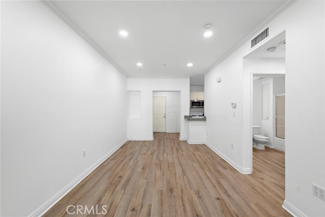 Detail Gallery Image 3 of 22 For 3131 Watermarke Pl, Irvine,  CA 92612 - 1 Beds | 1 Baths