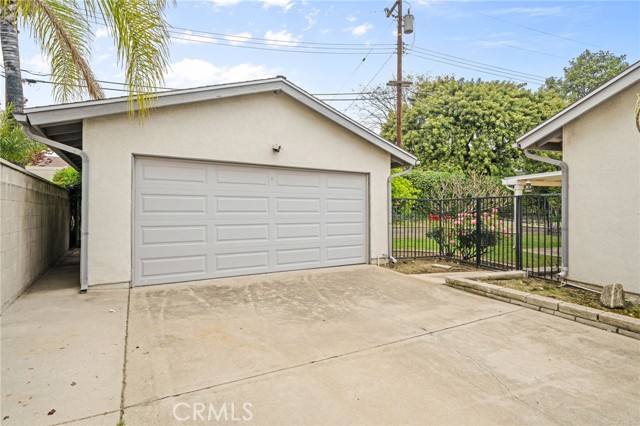 1435 E Dalton Avenue, Glendora CA: https://media.crmls.org/medias/11c035f4-6001-497b-a952-ec5f151696e6.jpg
