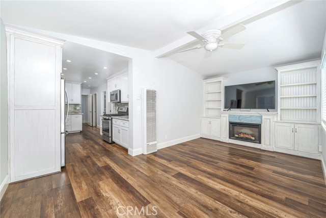 Detail Gallery Image 7 of 20 For 121 25th, Newport Beach,  CA 92663 - 3 Beds | 2 Baths