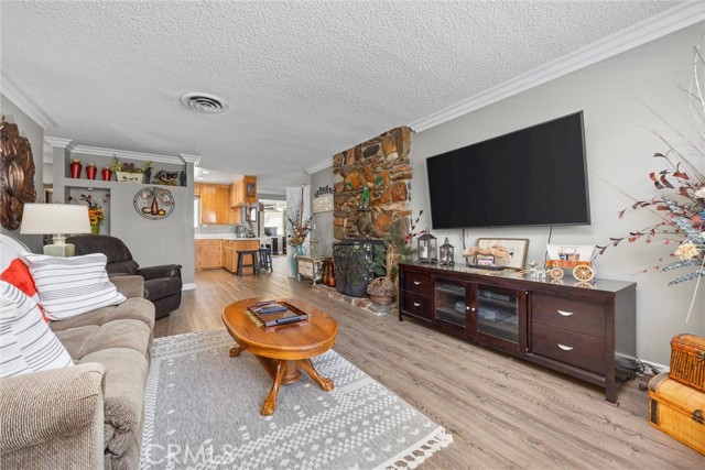 119 Pine Drive, Kernville CA: https://media.crmls.org/medias/11c0f52d-1e0d-434e-bd3a-5d884ff7798c.jpg