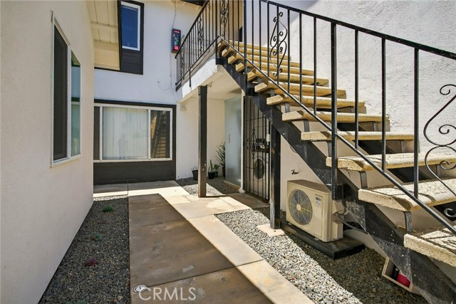 994 Valencia Street, Costa Mesa CA: https://media.crmls.org/medias/11c18dff-770b-4da4-8d87-fbb5dbd8dfb4.jpg