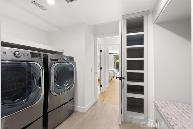 20 Whistling Isle, Irvine CA: https://media.crmls.org/medias/11c1d2b0-24c0-4093-af86-164b2999c054.jpg
