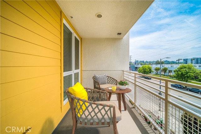 21301 Erwin Street, Woodland Hills CA: https://media.crmls.org/medias/11c25768-445d-4276-95bc-5d287fb78eb0.jpg