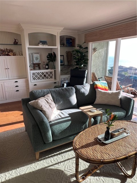 Detail Gallery Image 9 of 49 For 34 Blue Lagoon, Laguna Beach,  CA 92651 - 3 Beds | 3 Baths