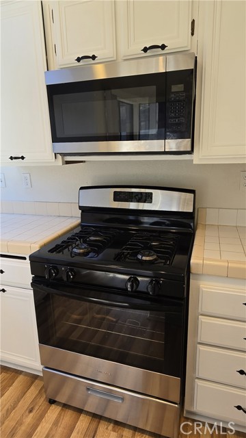 Detail Gallery Image 7 of 35 For 10387 Crossing Green Cir, Moreno Valley,  CA 92557 - 4 Beds | 2/1 Baths