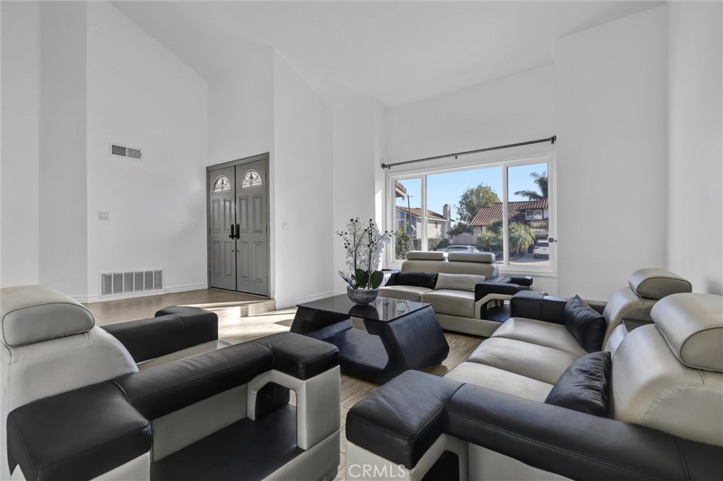 MLS #OC25267524 image #27