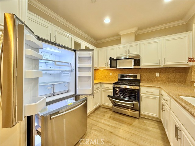 61 Wildflower Place, Ladera Ranch CA: https://media.crmls.org/medias/11c3d4f4-ac59-48df-acb5-5b104407f295.jpg
