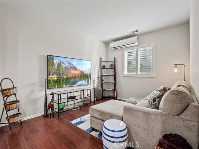 Detail Gallery Image 3 of 39 For 28532 Agajanian, Saugus,  CA 91390 - 4 Beds | 3 Baths