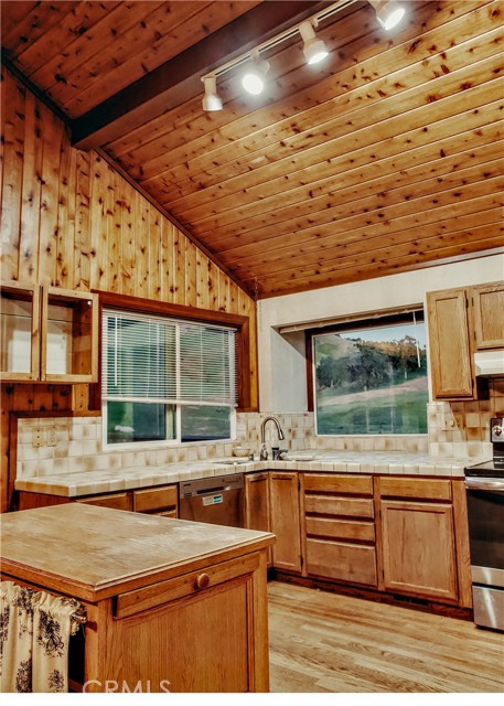 Detail Gallery Image 2 of 9 For 12020 Burris Ln, Potter Valley,  CA 95469 - 2 Beds | 2 Baths