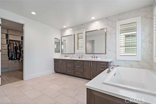 52 Pedigree, Irvine CA: https://media.crmls.org/medias/11c6efe7-d8c7-42db-a631-c1f7b6939181.jpg