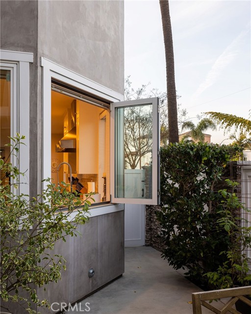 Detail Gallery Image 16 of 52 For 428 7th, Huntington Beach,  CA 92648 - 3 Beds | 3/1 Baths