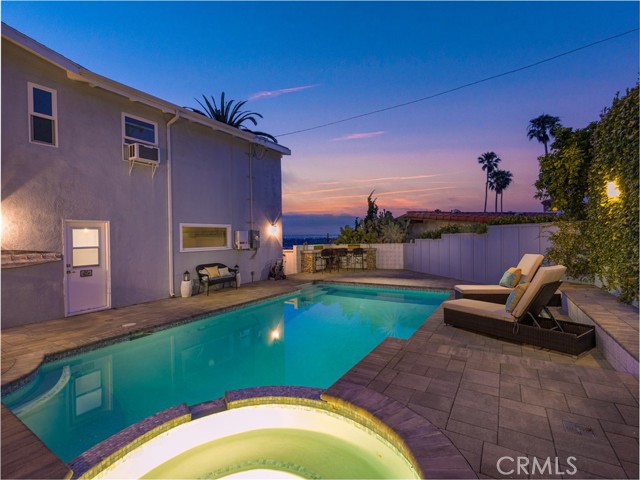 246 Via Los Miradores, Redondo Beach CA: https://media.crmls.org/medias/11c85d99-d0e6-406b-a85f-60db5d6e8314.jpg