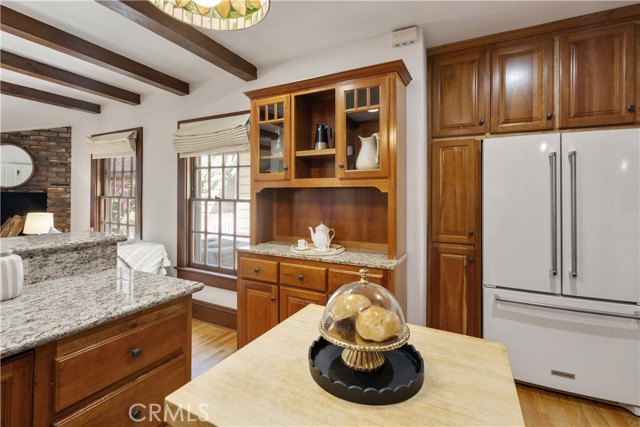 211 E Virginia Avenue, Glendora CA: https://media.crmls.org/medias/11c8aa7b-f3b1-418f-8049-f072c7faff92.jpg