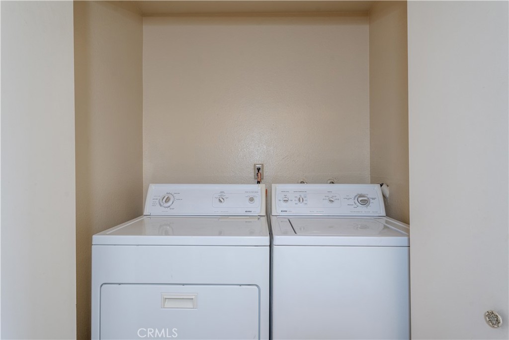 https://media.crmls.org/medias/11c8b316-8216-4092-8cea-7ee3fbfa6318.jpg?preset=X-Large