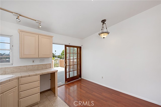 Detail Gallery Image 4 of 22 For 521 S Francisca Ave, Redondo Beach,  CA 90277 - – Beds | – Baths