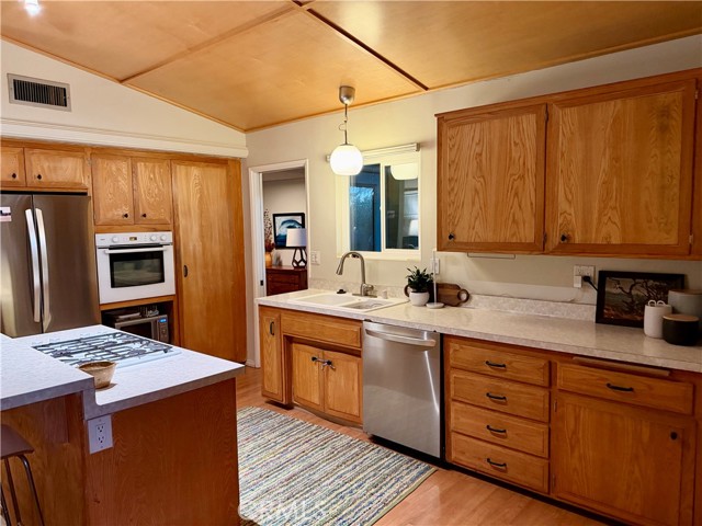 Detail Gallery Image 8 of 17 For 636 N Palm Ave, Upland,  CA 91786 - 3 Beds | 2 Baths