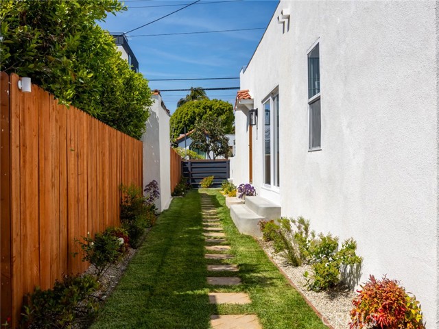 Detail Gallery Image 7 of 39 For 3816 W 30th St, Los Angeles,  CA 90016 - 3 Beds | 2 Baths