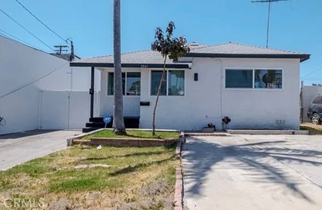 Detail Gallery Image 1 of 38 For 2841 E. Imperial Hwy., Lynwood,  CA 90262 - 5 Beds | 2 Baths