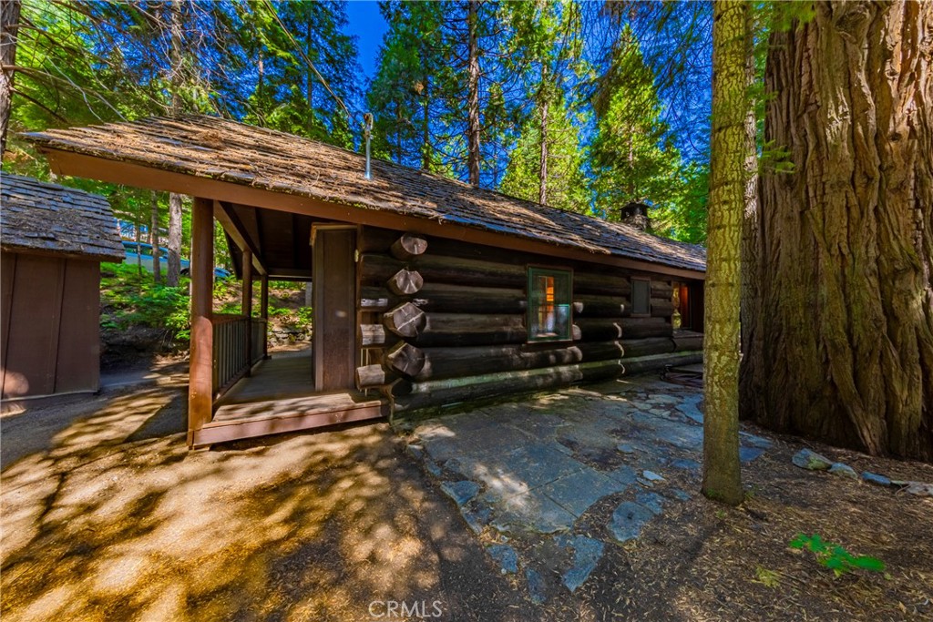 https://media.crmls.org/medias/11ca72c7-0f0a-464a-bb5c-801768722a8a.jpg?preset=X-Large