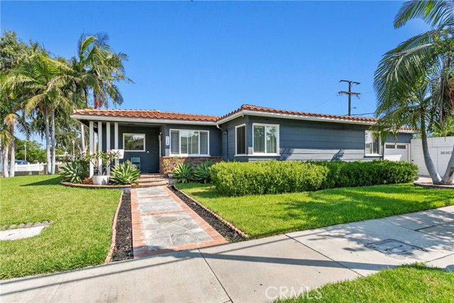 715 W South Street, Anaheim CA: https://media.crmls.org/medias/11cc1bbb-d028-45de-88cc-8314701bb966.jpg