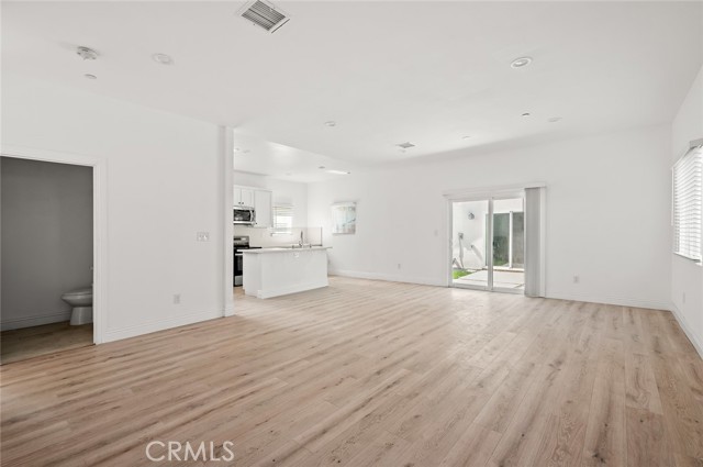 939 E 97th Street, Los Angeles CA: https://media.crmls.org/medias/11cd78b2-89cc-4ffd-9871-a200194f464e.jpg