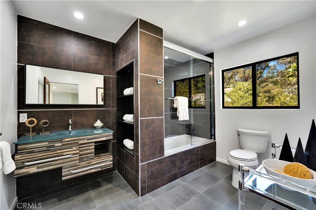 42. 2743 Laurel Canyon Boulevard Los Angeles, CA 90046