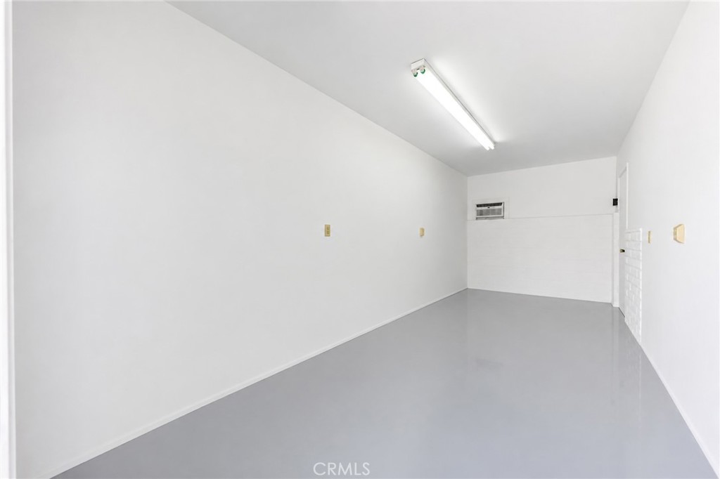 https://media.crmls.org/medias/11ce412d-e5dc-4ae8-b15b-3bd5e397e9c5.jpg?preset=X-Large