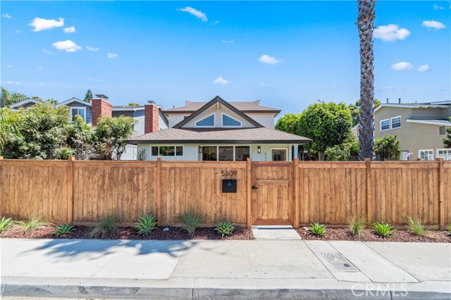 5309 E Appian Way, Long Beach CA: https://media.crmls.org/medias/11cff3a0-4853-42c3-a314-2a4fe3b32d8f.jpg
