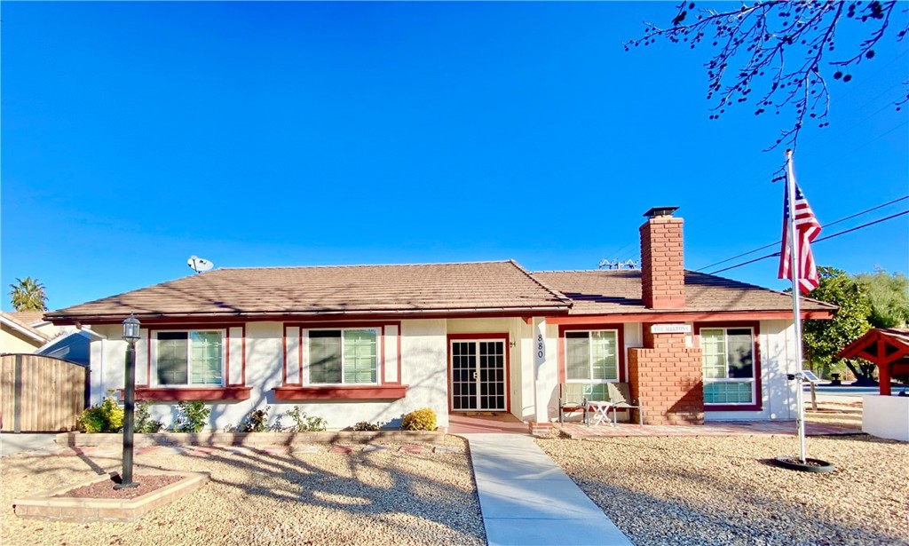 880 Crenshaw Drive, Hemet, CA 92543
