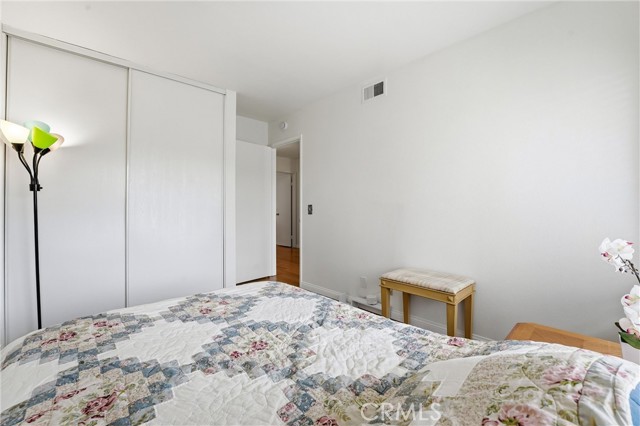 Image 14 of 23 For 22712 Foxborough