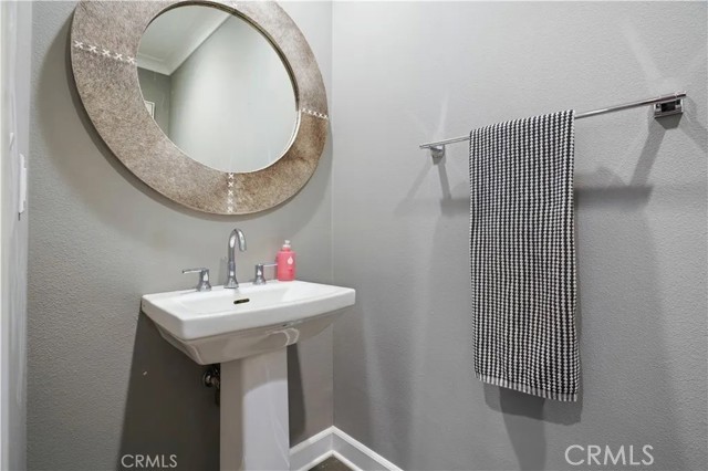 Detail Gallery Image 5 of 24 For 820 E Santa Ana St, Anaheim,  CA 92805 - 4 Beds | 2/1 Baths