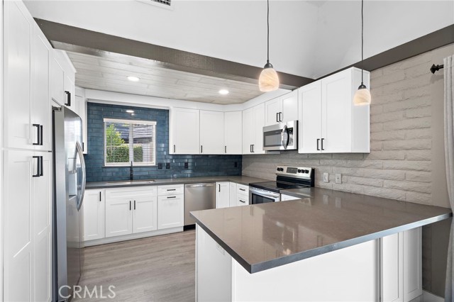 Detail Gallery Image 21 of 43 For 22400 Canyon Club, Canyon Lake,  CA 92587 - 3 Beds | 2 Baths