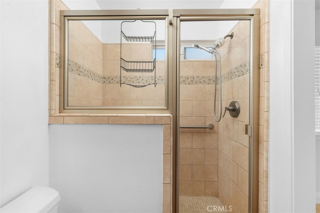 https://media.crmls.org/medias/11d1f61f-6ddd-44fb-bc2e-5f9f44f02e34.jpg?preset=X-Large