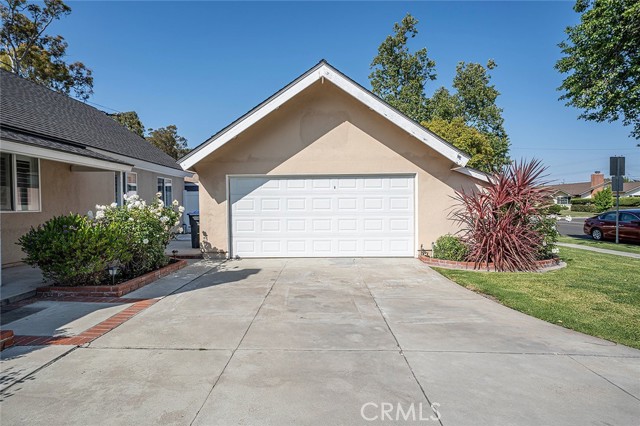 11211 Martha Ann Drive, Rossmoor CA: https://media.crmls.org/medias/11d20f3c-eea5-42ce-8d36-4ee535ac5d2b.jpg