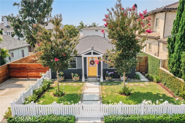 2002 Robinson Street, Redondo Beach, California 90278, 3 Bedrooms Bedrooms, ,2 BathroomsBathrooms,Residential,Sold,Robinson,PV21181666