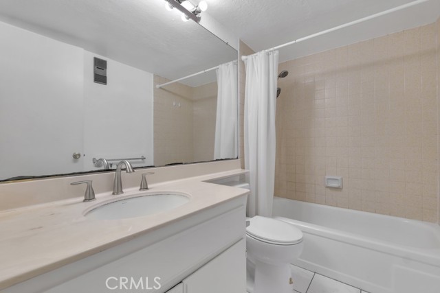 20155 Keswick Street, Winnetka CA: https://media.crmls.org/medias/11d4af15-a7a7-4ea0-8862-6b7f18140df7.jpg
