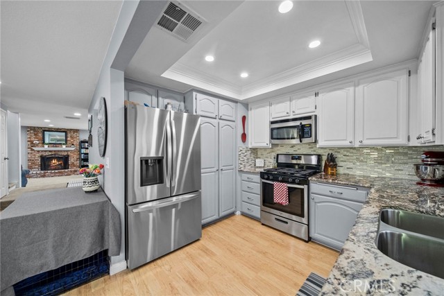 Detail Gallery Image 19 of 44 For 16503 Fairglade, Canyon Country,  CA 91387 - 4 Beds | 3 Baths