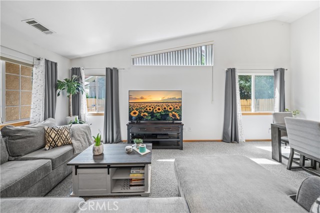 12994 High Vista st, Victorville CA: https://media.crmls.org/medias/11d58ab1-ad44-491a-93ef-eb9c94ccb6fc.jpg