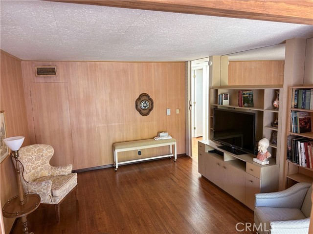Detail Gallery Image 17 of 45 For 10781 Lindbrook Dr, Los Angeles,  CA 90024 - 4 Beds | 3/1 Baths