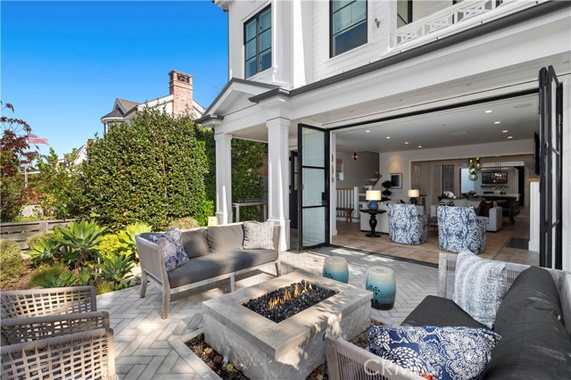 Detail Gallery Image 3 of 35 For 302 Orchid Ave, Corona Del Mar,  CA 92625 - 4 Beds | 4/1 Baths
