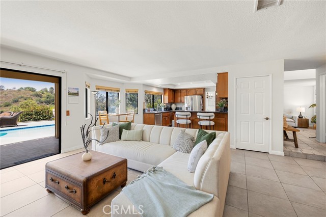 22074 Cedardale Drive, Diamond Bar CA: https://media.crmls.org/medias/11d7531a-8e2c-438b-a18b-ac7a28644f21.jpg