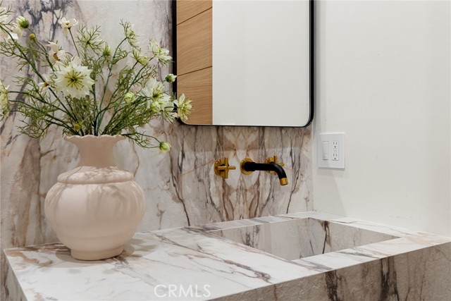 22640 Clarendon Street, Woodland Hills CA: https://media.crmls.org/medias/11d77f5a-0dcf-4fad-bb8d-cd99d3ce6571.jpg