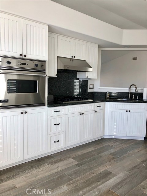Beautiful kitchen with all brand new flooring throughout the home, viking oven , stainless steel refrigerator, dishwasher and microwave! All with ocean views!