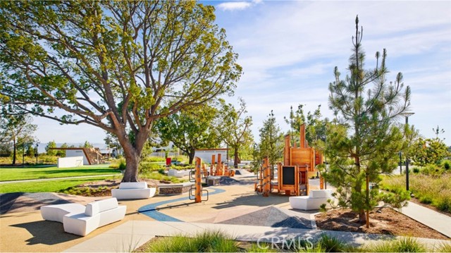 Detail Gallery Image 32 of 39 For 924 Chinon, Irvine,  CA 92618 - 4 Beds | 3/1 Baths