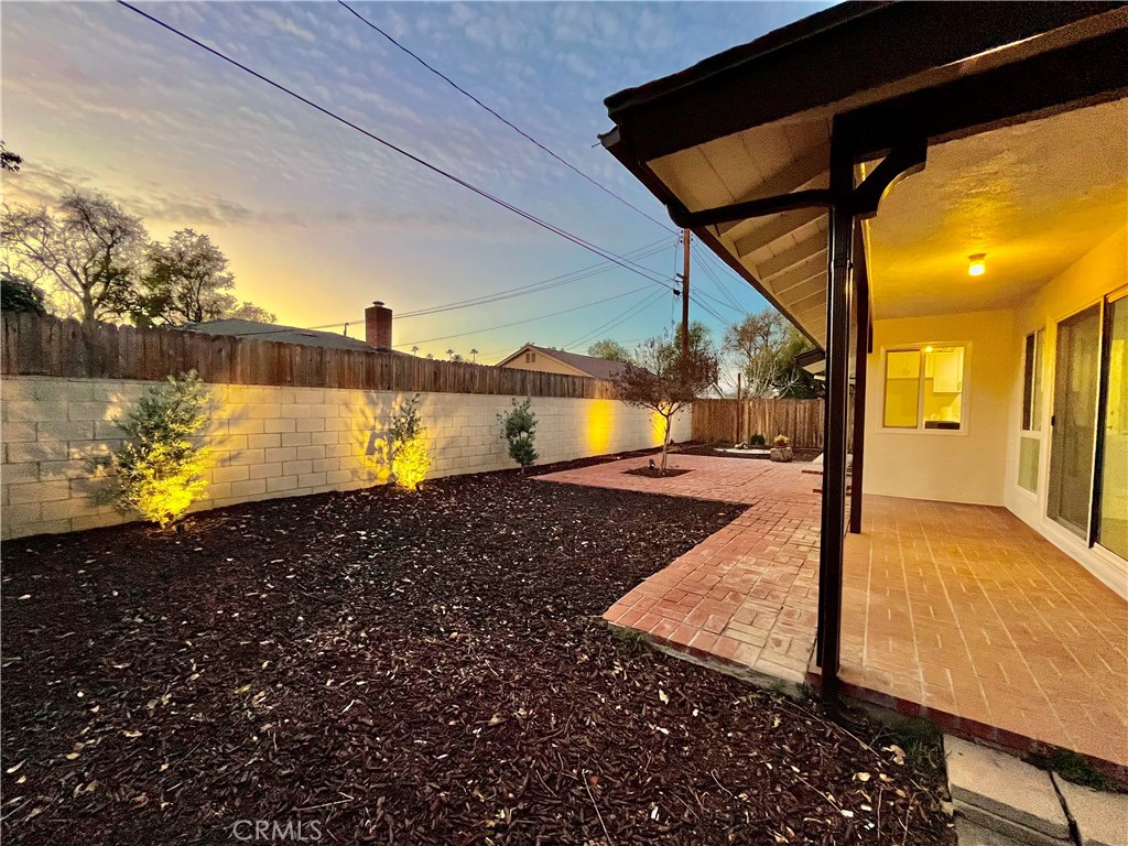 https://media.crmls.org/medias/11d86306-f794-410a-86c8-b8a078502bdc.jpg?preset=X-Large