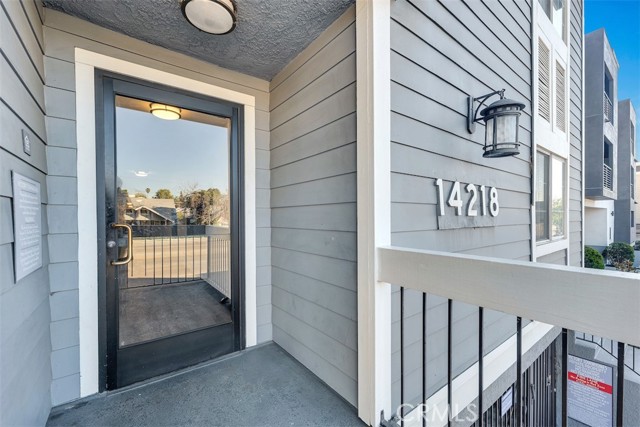 14218 Victory Boulevard, Van Nuys CA: https://media.crmls.org/medias/11d90ec3-26ce-4286-b3c5-cf337f73b485.jpg