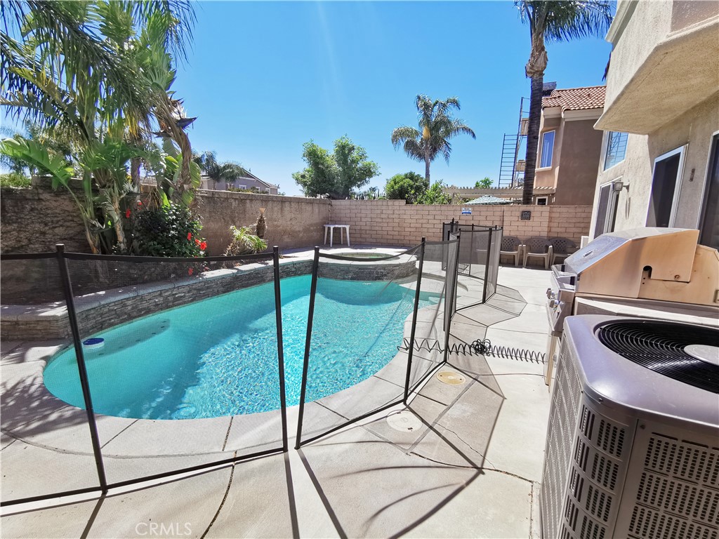 https://media.crmls.org/medias/11d9554d-8050-45f8-ba09-64fa09c727f3.jpg?preset=X-Large