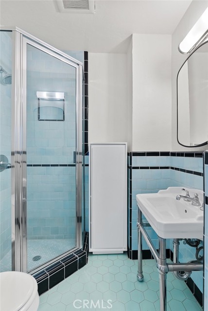 Detail Gallery Image 20 of 37 For 2130 Apex, Los Angeles,  CA 90039 - 3 Beds | 1 Baths