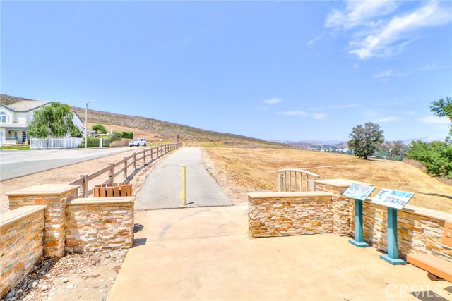 345 Jeremiah Drive, Simi Valley CA: https://media.crmls.org/medias/11da549a-edee-4777-8641-f63669e664f5.jpg