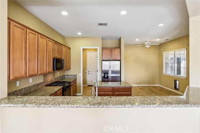 Detail Gallery Image 14 of 44 For 5107 via Bajamar, Hemet,  CA 92545 - 3 Beds | 3 Baths
